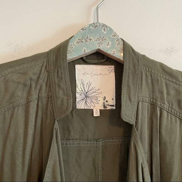 En Creme Green Cascade Front Lightweight Jacket - Picture 3 of 6
